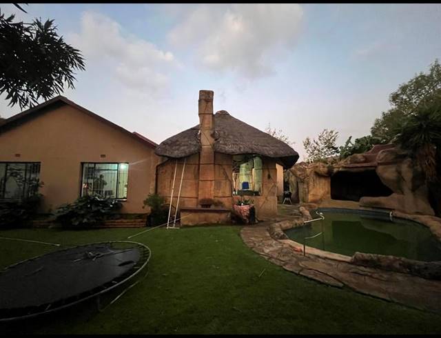 4 BEDROOM HOUSE FOR SALE IN FARRARMERE